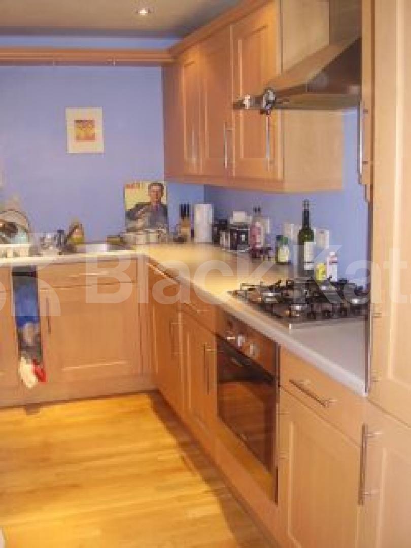 			Amazing!!! Must see!!! Get a viewing NOW!!!!!!!, 1 Bedroom, 1 bath, 1 reception Flat			 Batemans Row, Shoreditch / Liverpool st.