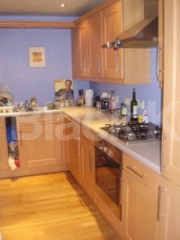 			Amazing!!! Must see!!! Get a viewing NOW!!!!!!!, 1 Bedroom, 1 bath, 1 reception Flat			 Batemans Row, Shoreditch / Liverpool st.