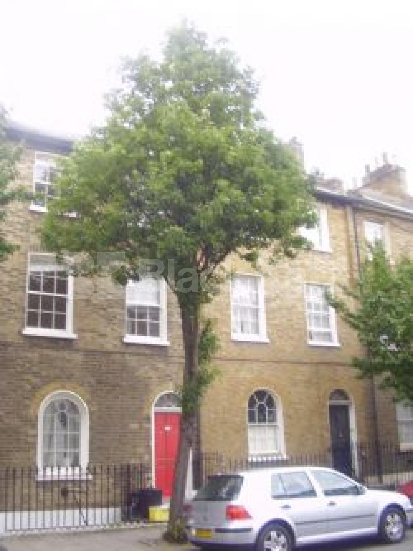 			3 Bedroom, 1 bath, 1 reception Flat			 Offord Road, BARNSBURY/ISLINGTON N1 N1