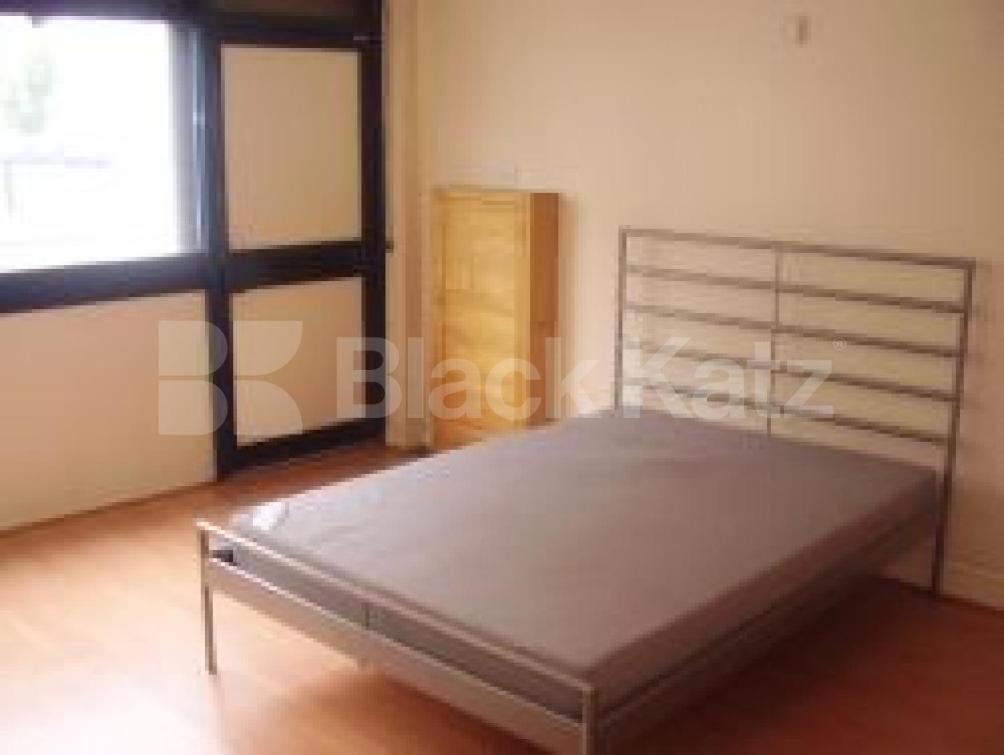 			FANTASTIC VALUE, 2 Bedroom, 1 bath, 1 reception Flat			 New North Road, ISLINGTON N1