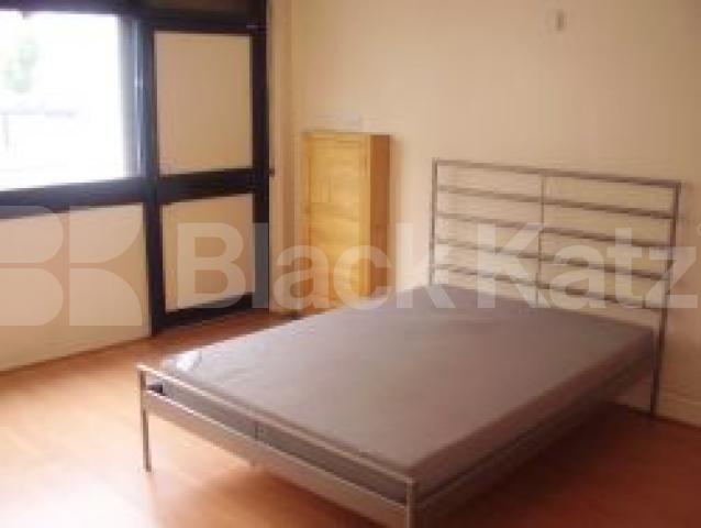 			FANTASTIC VALUE, 2 Bedroom, 1 bath, 1 reception Flat			 New North Road, ISLINGTON N1