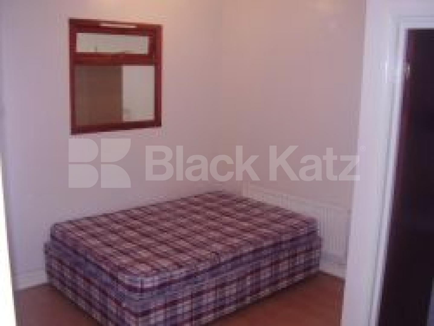 			FANTASTIC VALUE, 2 Bedroom, 1 bath, 1 reception Flat			 New North Road, ISLINGTON N1