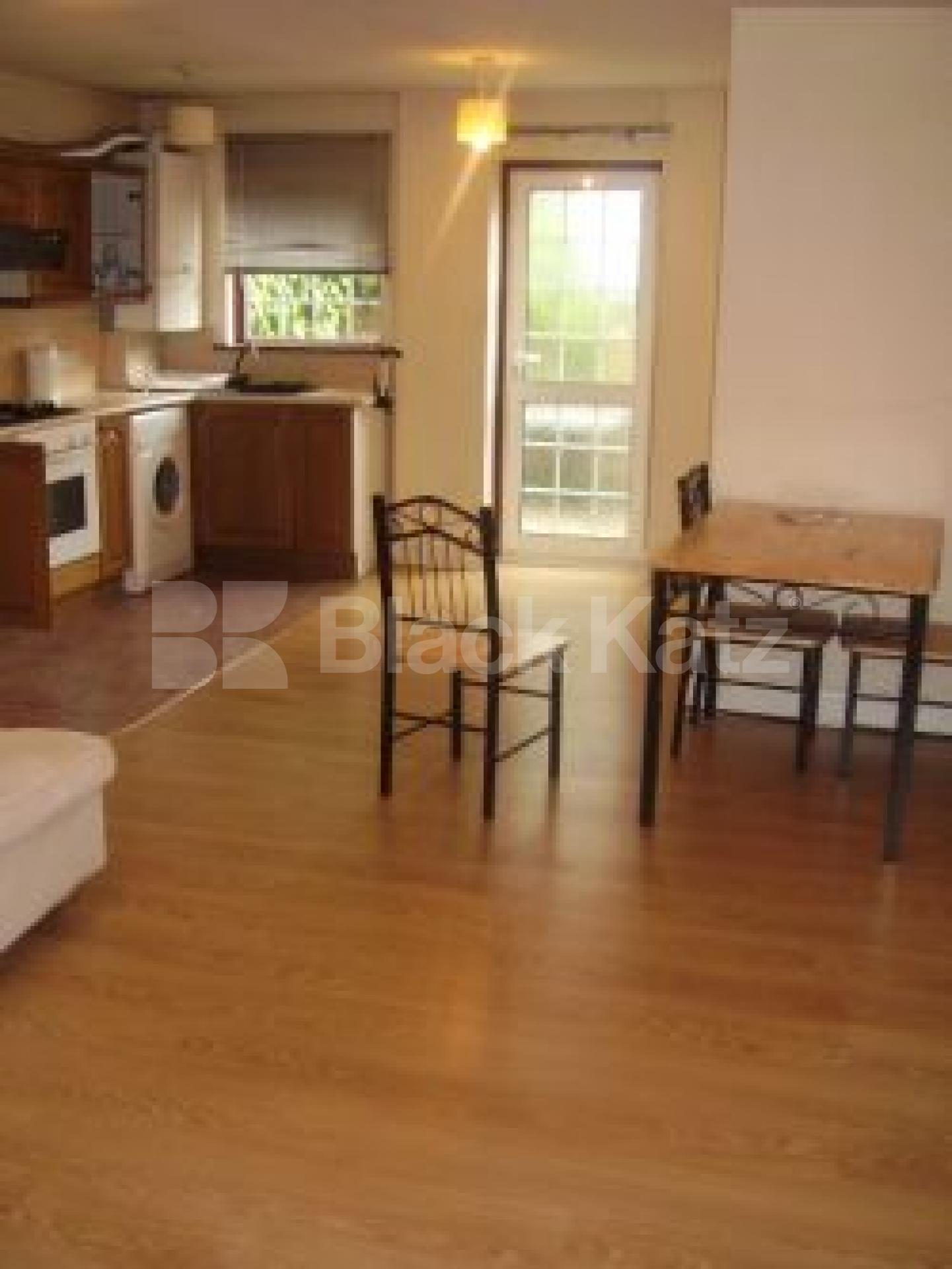 			FANTASTIC VALUE, 2 Bedroom, 1 bath, 1 reception Flat			 New North Road, ISLINGTON N1 N1