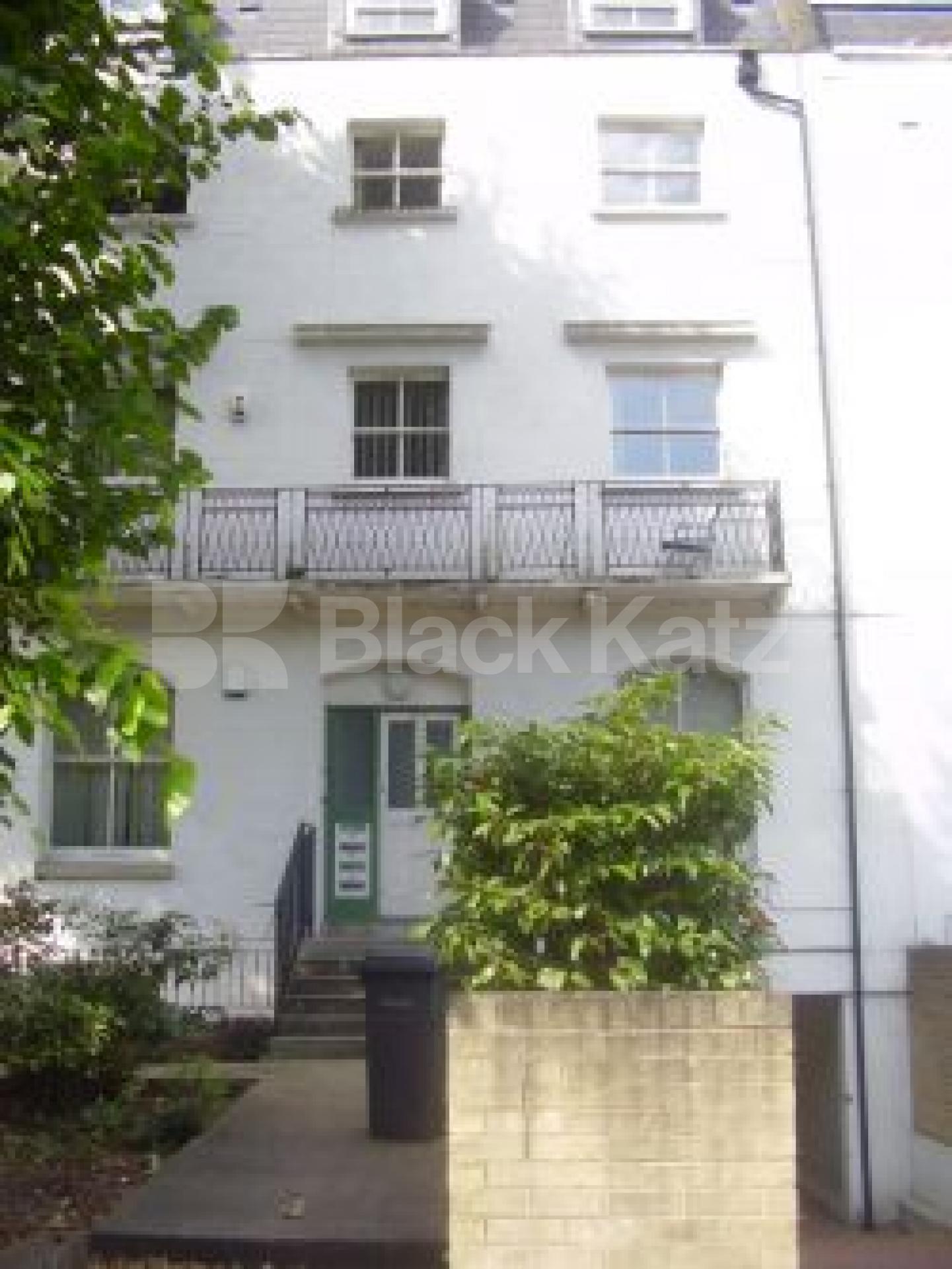 			NEW INSTRUCTION;MUST SEE, 2 Bedroom, 1 bath, 1 reception Flat			 Albion Road, Newington Green N16