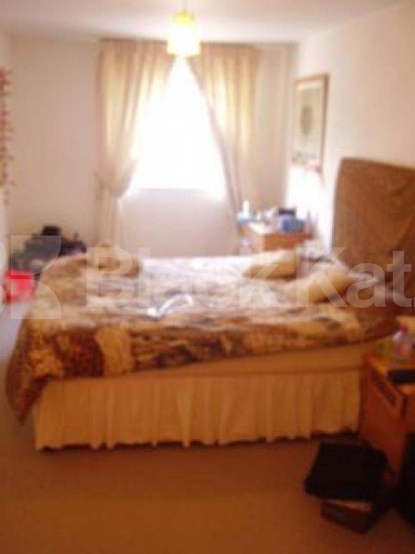 			NEW INSTRUCTION, 2 Bedroom, 1 bath, 1 reception Ground Floor Flat			 Aldersgate Street, OLD STREET