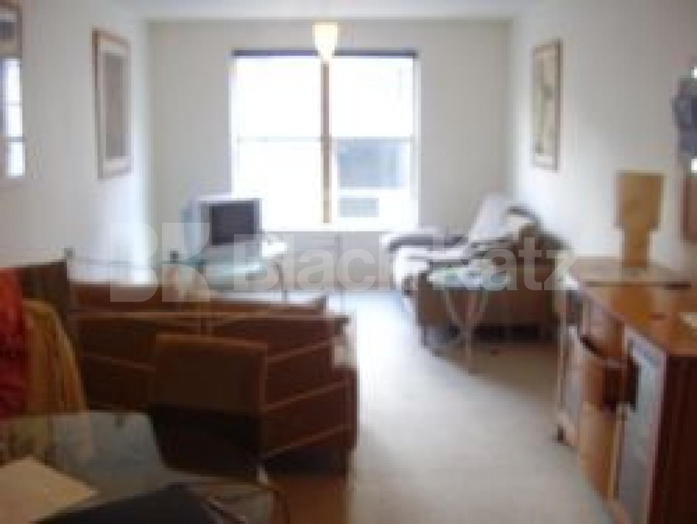 			NEW INSTRUCTION, 2 Bedroom, 1 bath, 1 reception Ground Floor Flat			 Aldersgate Street, OLD STREET