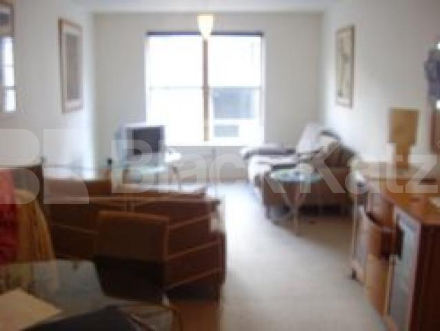 			NEW INSTRUCTION, 2 Bedroom, 1 bath, 1 reception Ground Floor Flat			 Aldersgate Street, OLD STREET