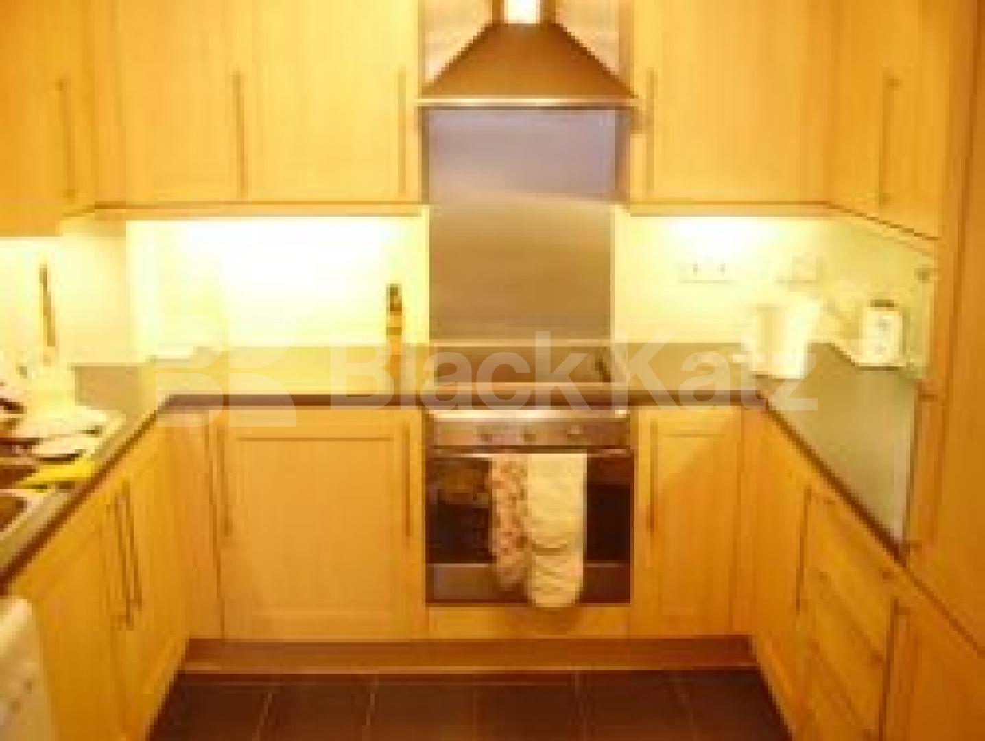 			NEW INSTRUCTION, 2 Bedroom, 1 bath, 1 reception Ground Floor Flat			 Aldersgate Street, OLD STREET