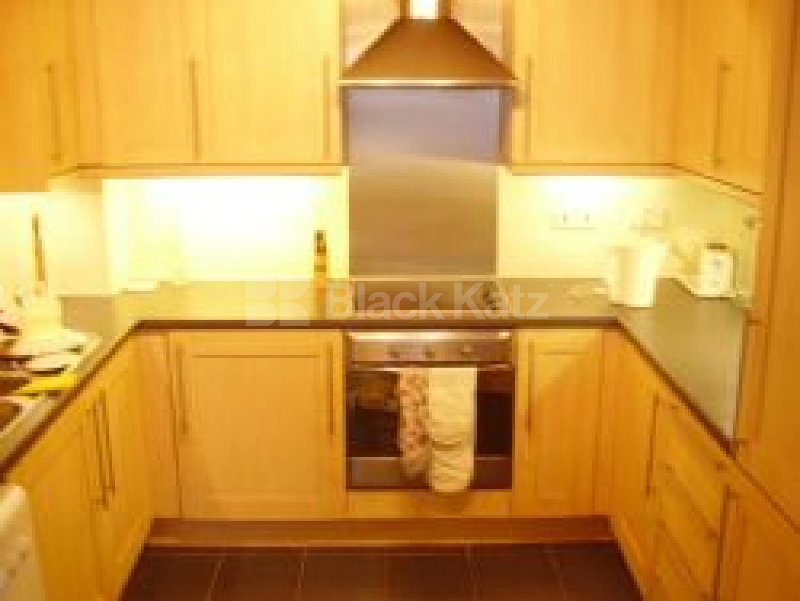 			NEW INSTRUCTION, 2 Bedroom, 1 bath, 1 reception Ground Floor Flat			 Aldersgate Street, OLD STREET EC1A