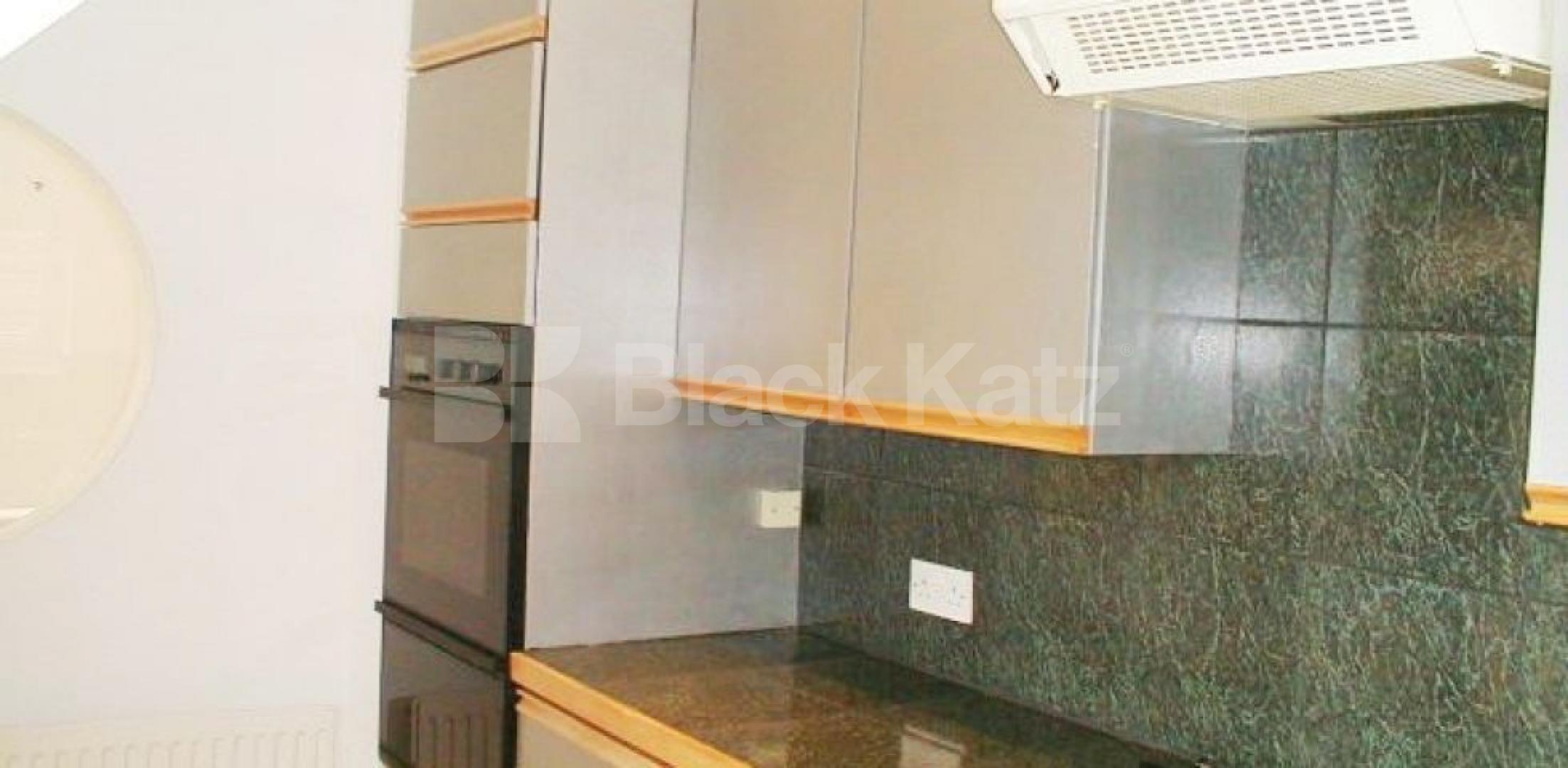 			- ONLY 3 WEEKS DEPOSIT REQUIRED -, 2 Bedroom, 1 bath, 1 reception Flat			 Chiswick High Road, Chiswick/Turnham Green