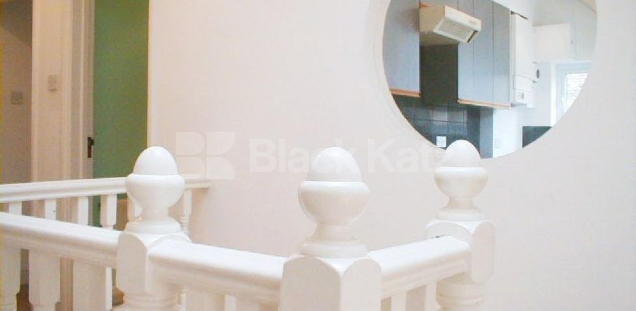 			- ONLY 3 WEEKS DEPOSIT REQUIRED -, 2 Bedroom, 1 bath, 1 reception Flat			 Chiswick High Road, Chiswick/Turnham Green