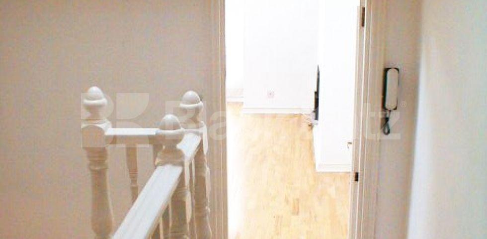 			- ONLY 3 WEEKS DEPOSIT REQUIRED -, 2 Bedroom, 1 bath, 1 reception Flat			 Chiswick High Road, Chiswick/Turnham Green