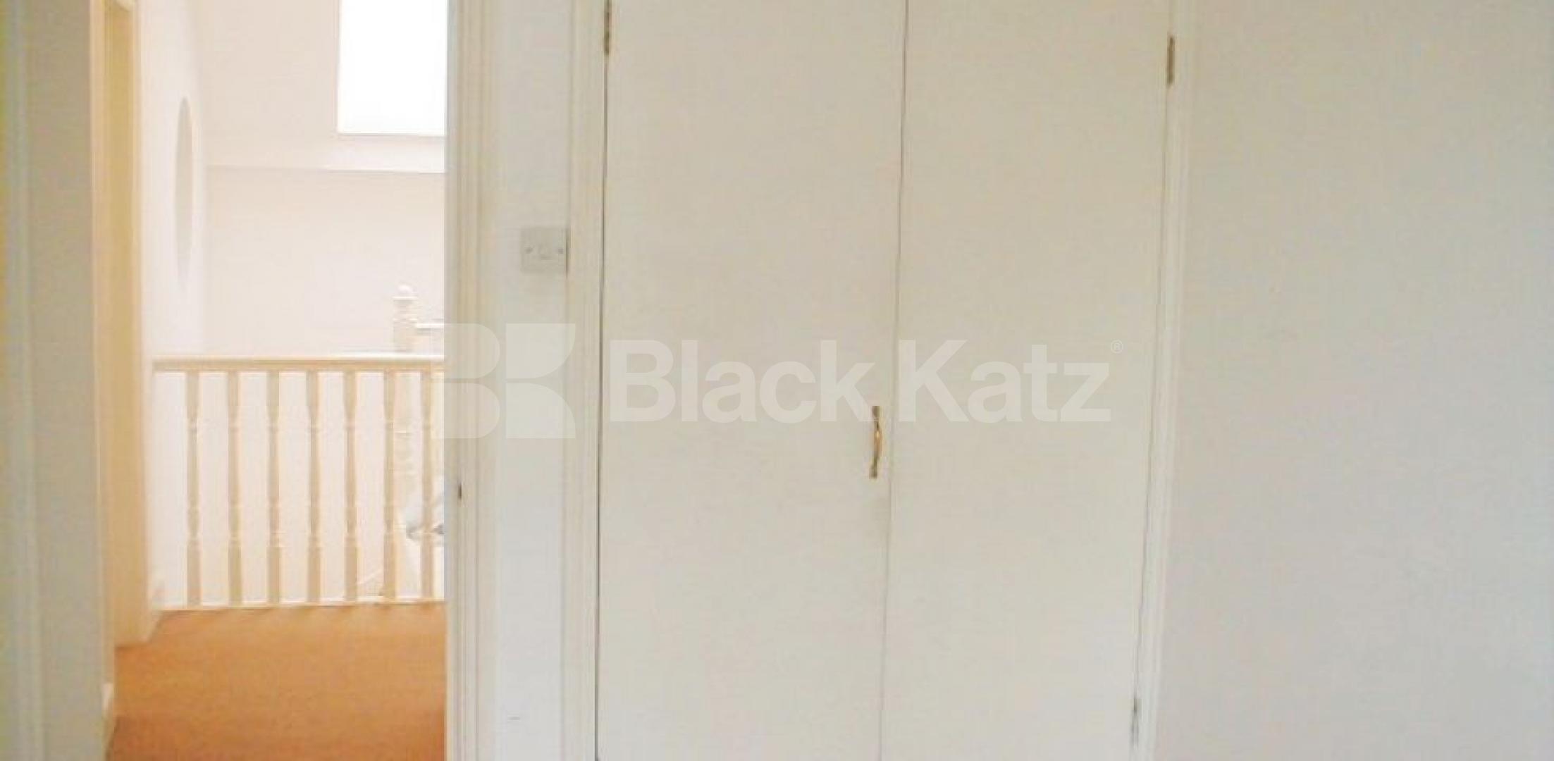 			- ONLY 3 WEEKS DEPOSIT REQUIRED -, 2 Bedroom, 1 bath, 1 reception Flat			 Chiswick High Road, Chiswick/Turnham Green