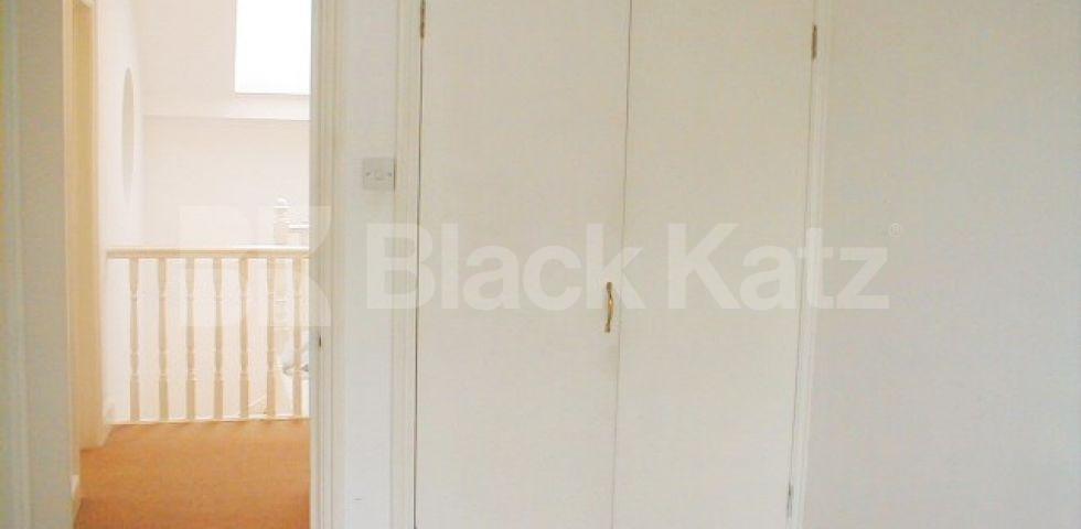 			- ONLY 3 WEEKS DEPOSIT REQUIRED -, 2 Bedroom, 1 bath, 1 reception Flat			 Chiswick High Road, Chiswick/Turnham Green