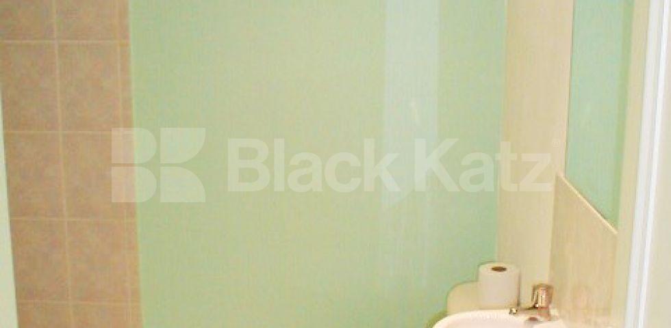 			- ONLY 3 WEEKS DEPOSIT REQUIRED -, 2 Bedroom, 1 bath, 1 reception Flat			 Chiswick High Road, Chiswick/Turnham Green