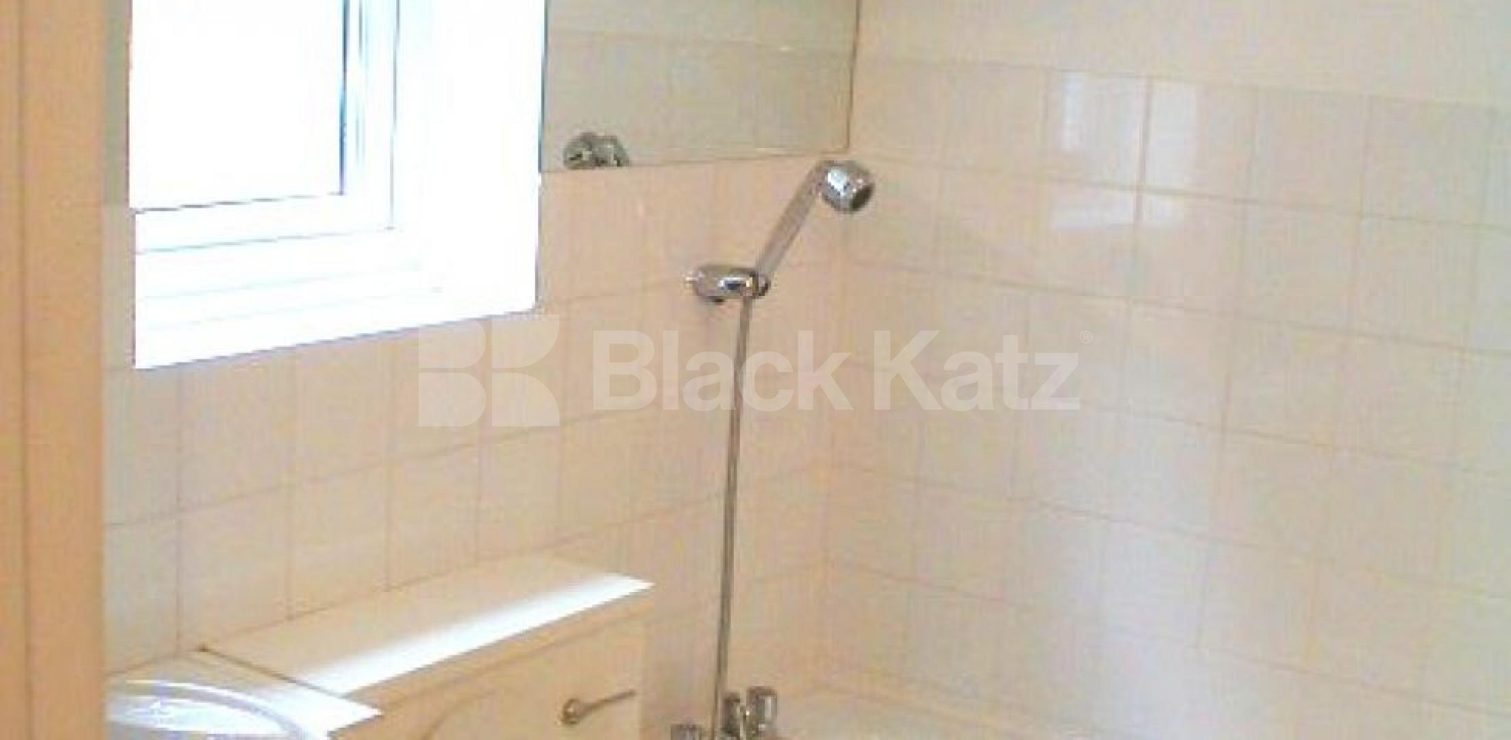 			- ONLY 3 WEEKS DEPOSIT REQUIRED -, 2 Bedroom, 1 bath, 1 reception Flat			 Chiswick High Road, Chiswick/Turnham Green