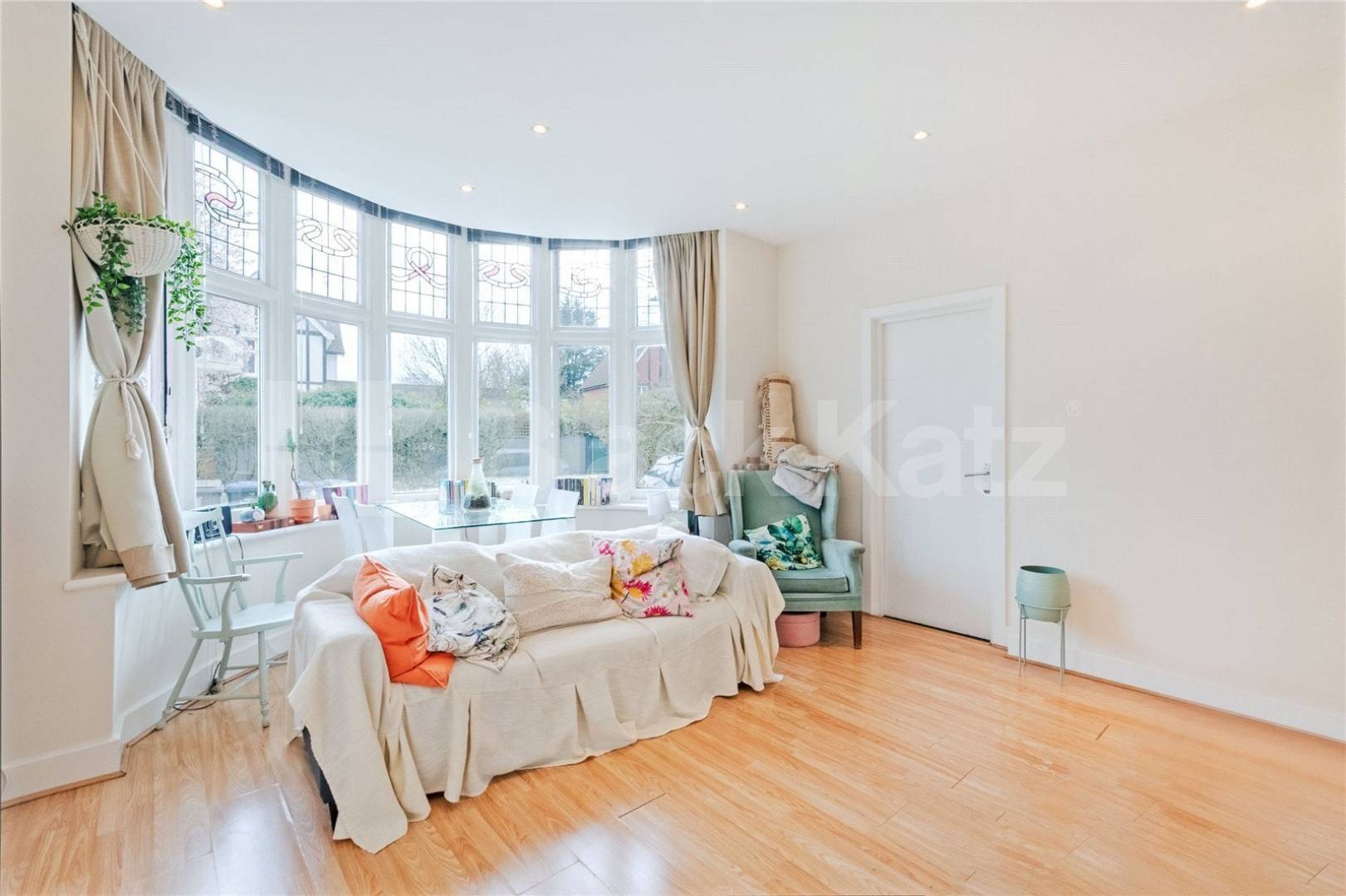 Two-Bedroom Property to Rent on Chatsworth Road, NW2A well-presented two-bedroom property located on Chatsworth Road, NW2, now available to rent Chatsworth Road, London, NW2,  London