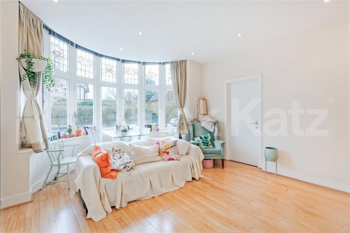 Two-Bedroom Property to Rent on Chatsworth Road, NW2A well-presented two-bedroom property located on Chatsworth Road, NW2, now available to rent Chatsworth Road, London, NW2,  London