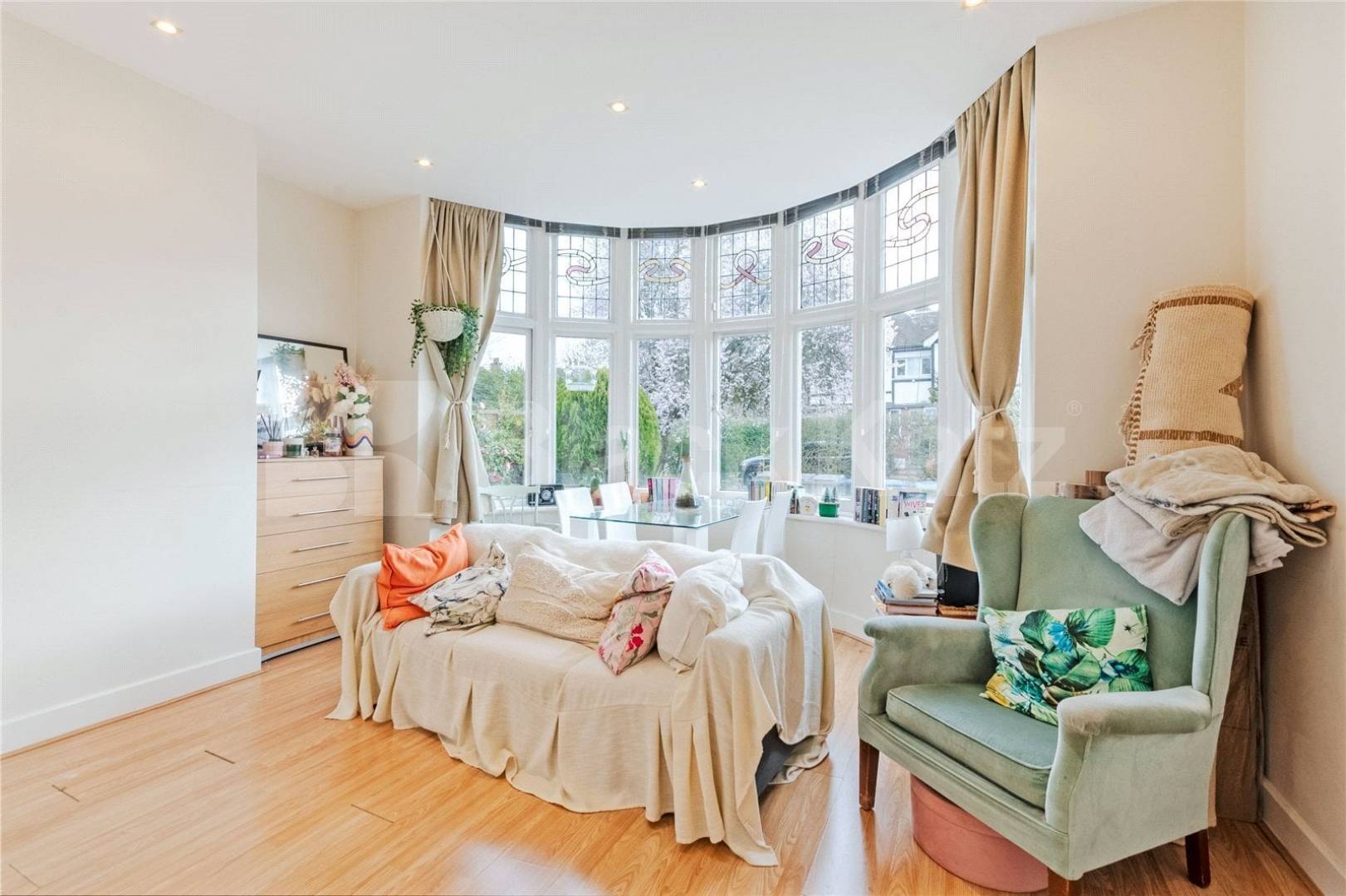 Two-Bedroom Property to Rent on Chatsworth Road, NW2A well-presented two-bedroom property located on Chatsworth Road, NW2, now available to rent Chatsworth Road, London, NW2,  London