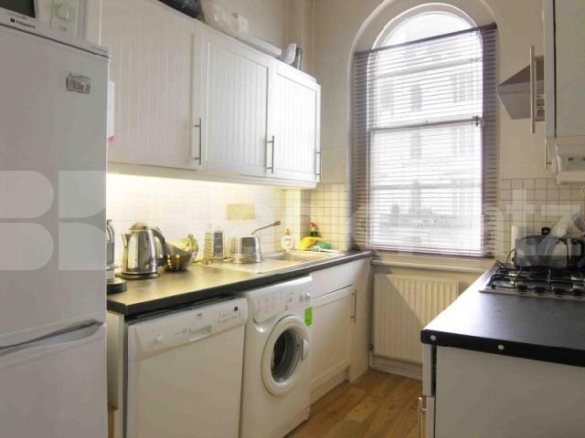 			NEAR HYDE PARK!, 1 Bedroom, 1 bath, 1 reception Flat			 Gloucester Terrace, BAYSWATER-PADDINGTON