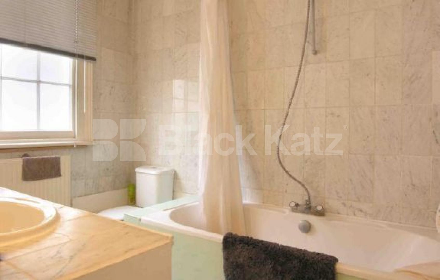 			NEAR HYDE PARK!, 1 Bedroom, 1 bath, 1 reception Flat			 Gloucester Terrace, BAYSWATER-PADDINGTON