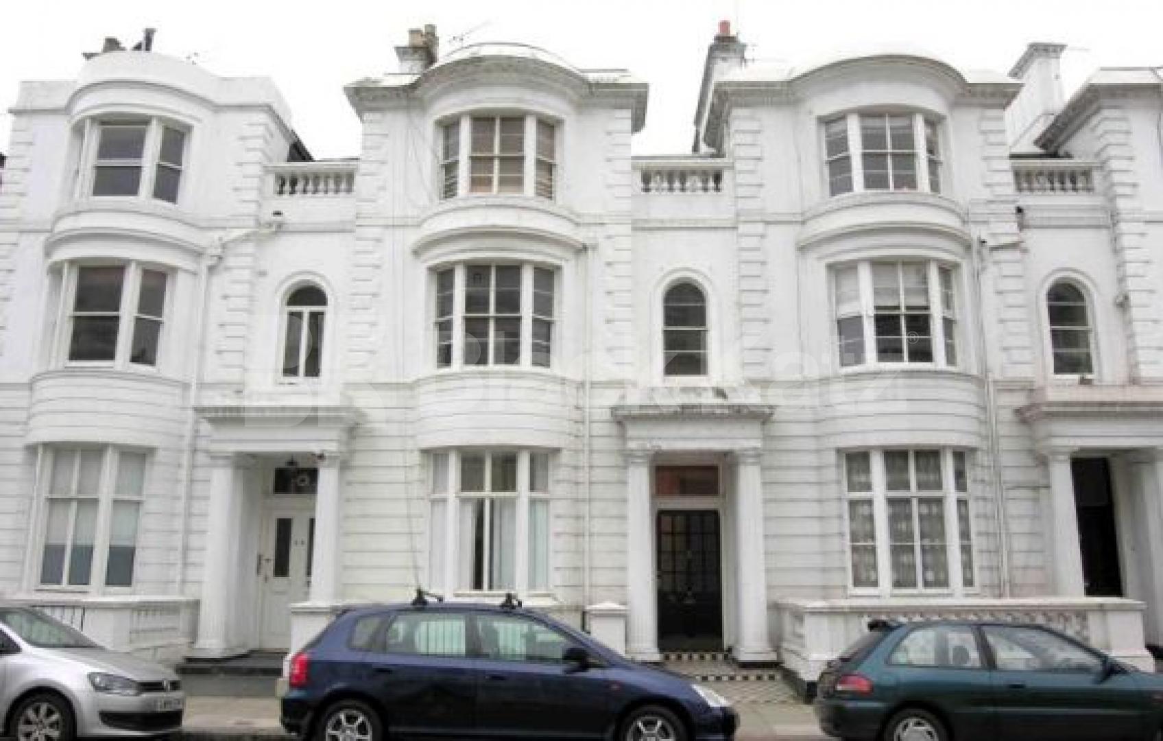 			NEAR HYDE PARK!, 1 Bedroom, 1 bath, 1 reception Flat			 Gloucester Terrace, BAYSWATER-PADDINGTON