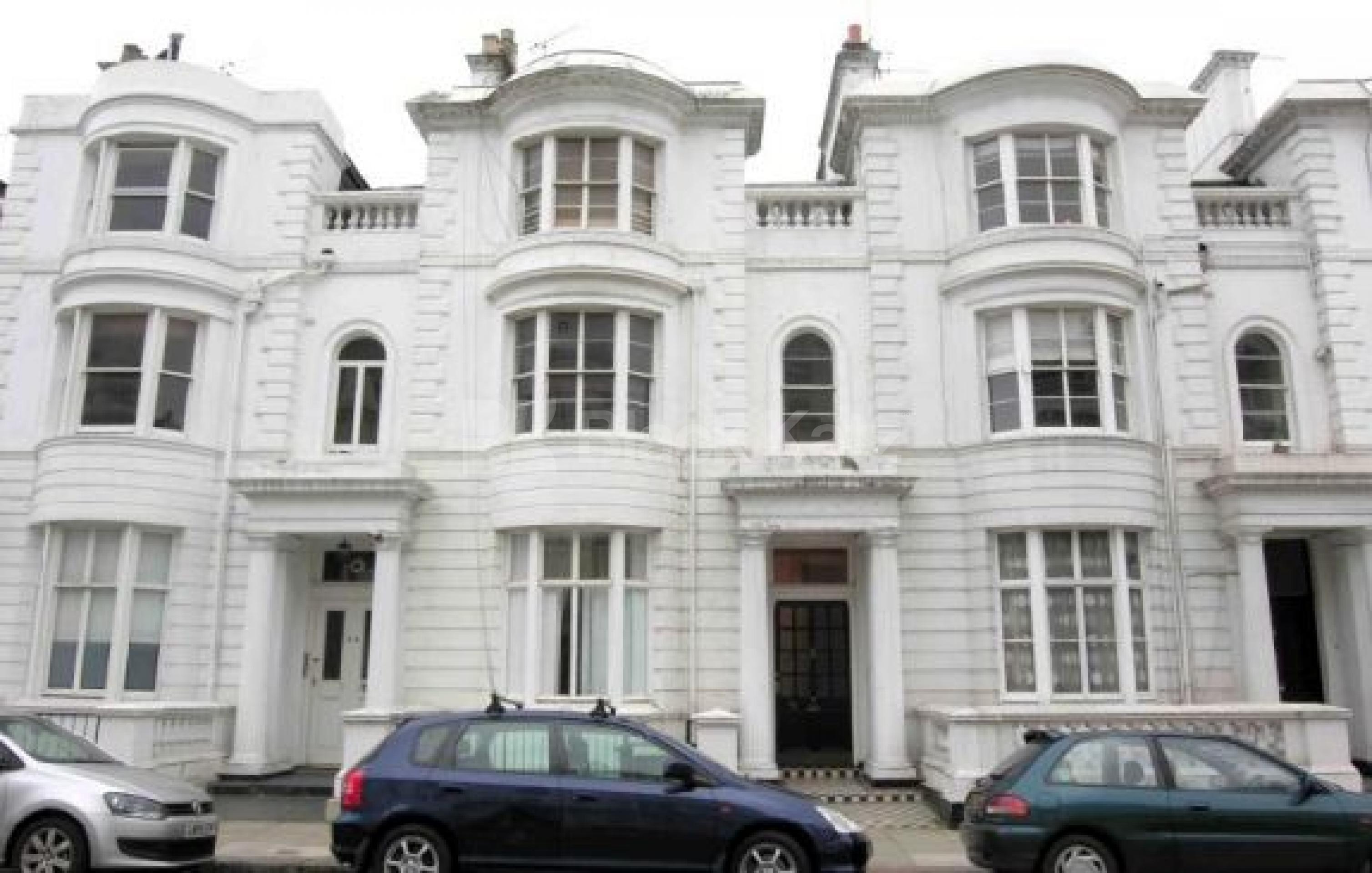 			NEAR HYDE PARK!, 1 Bedroom, 1 bath, 1 reception Flat			 Gloucester Terrace, BAYSWATER-PADDINGTON W2