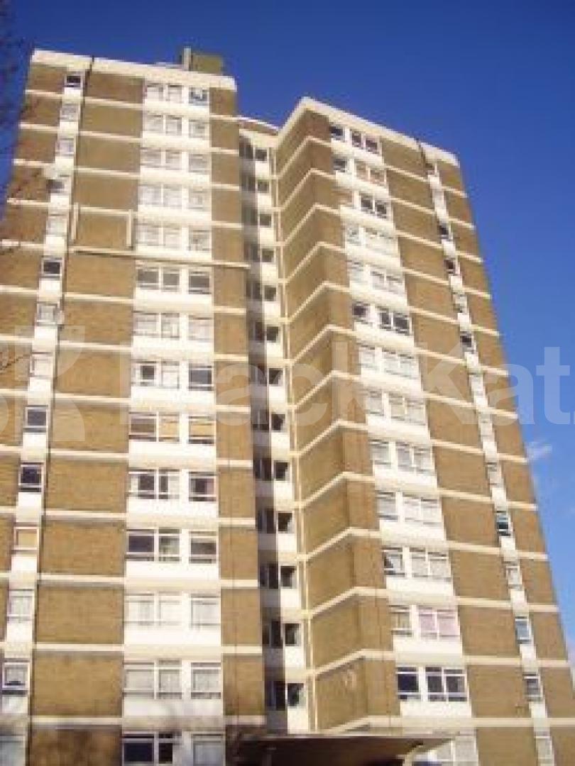 			LOCATION LOCATION LOCATION !!!, 2 Bedroom, 1 bath, 1 reception Flat			 Dixon Clark Court, HIGHBURY&ISLINGTON