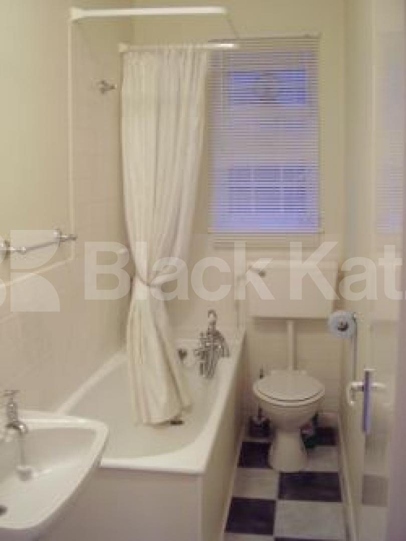 			1 Bedroom, 1 bath, 1 reception Flat			 St Peter's Street, ANGEL/ISLINGTON N1