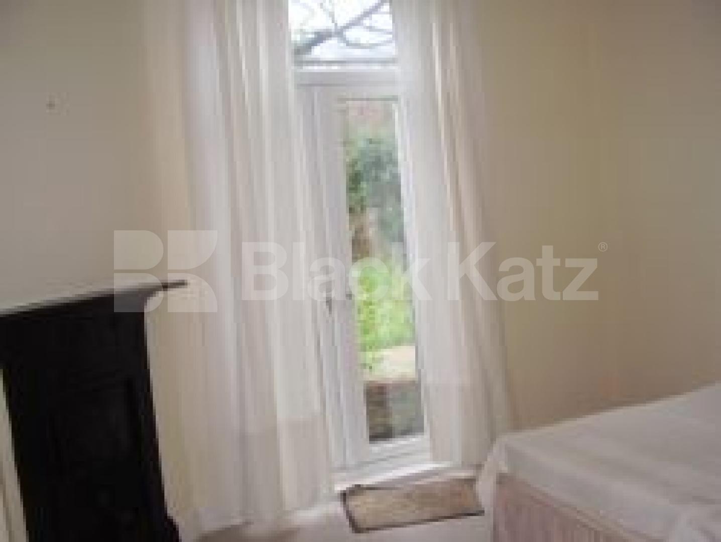 			New Instruction , 3 Bedroom, 1 bath, 1 reception Flat			 Hertford Road, DE BEAUVOIR TOWN N1-DALSTON