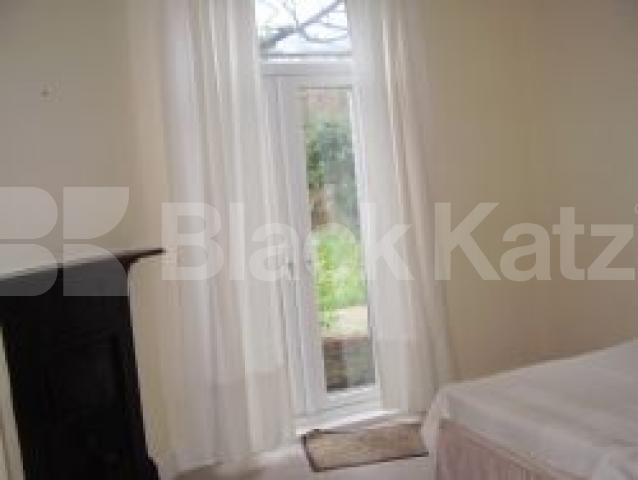 			New Instruction , 3 Bedroom, 1 bath, 1 reception Flat			 Hertford Road, DE BEAUVOIR TOWN N1-DALSTON