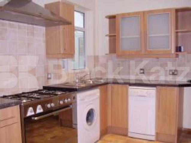 			New Instruction , 3 Bedroom, 1 bath, 1 reception Flat			 Hertford Road, DE BEAUVOIR TOWN N1-DALSTON