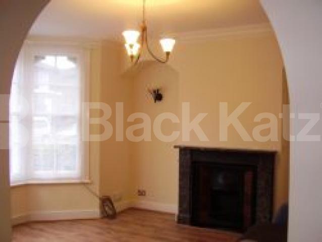 			New Instruction , 3 Bedroom, 1 bath, 1 reception Flat			 Hertford Road, DE BEAUVOIR TOWN N1-DALSTON