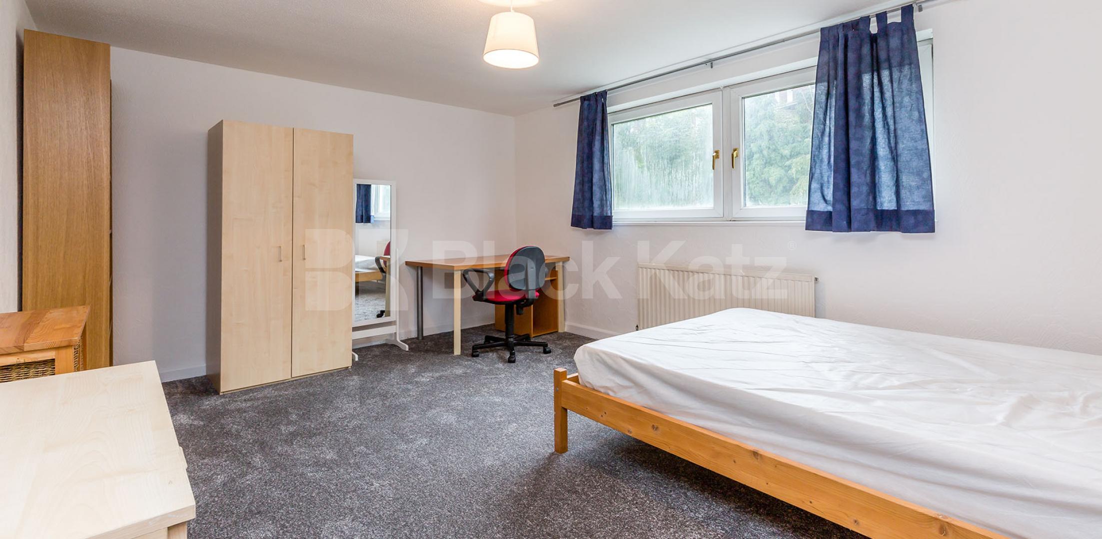 			IDEAL FOR 4 SHARERS!, 4 Bedroom, 1 bath, 1 reception Terraced House			 Penderyn Way, Tufnell Park