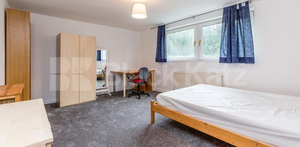 			IDEAL FOR 4 SHARERS!, 4 Bedroom, 1 bath, 1 reception Terraced House			 Penderyn Way, Tufnell Park