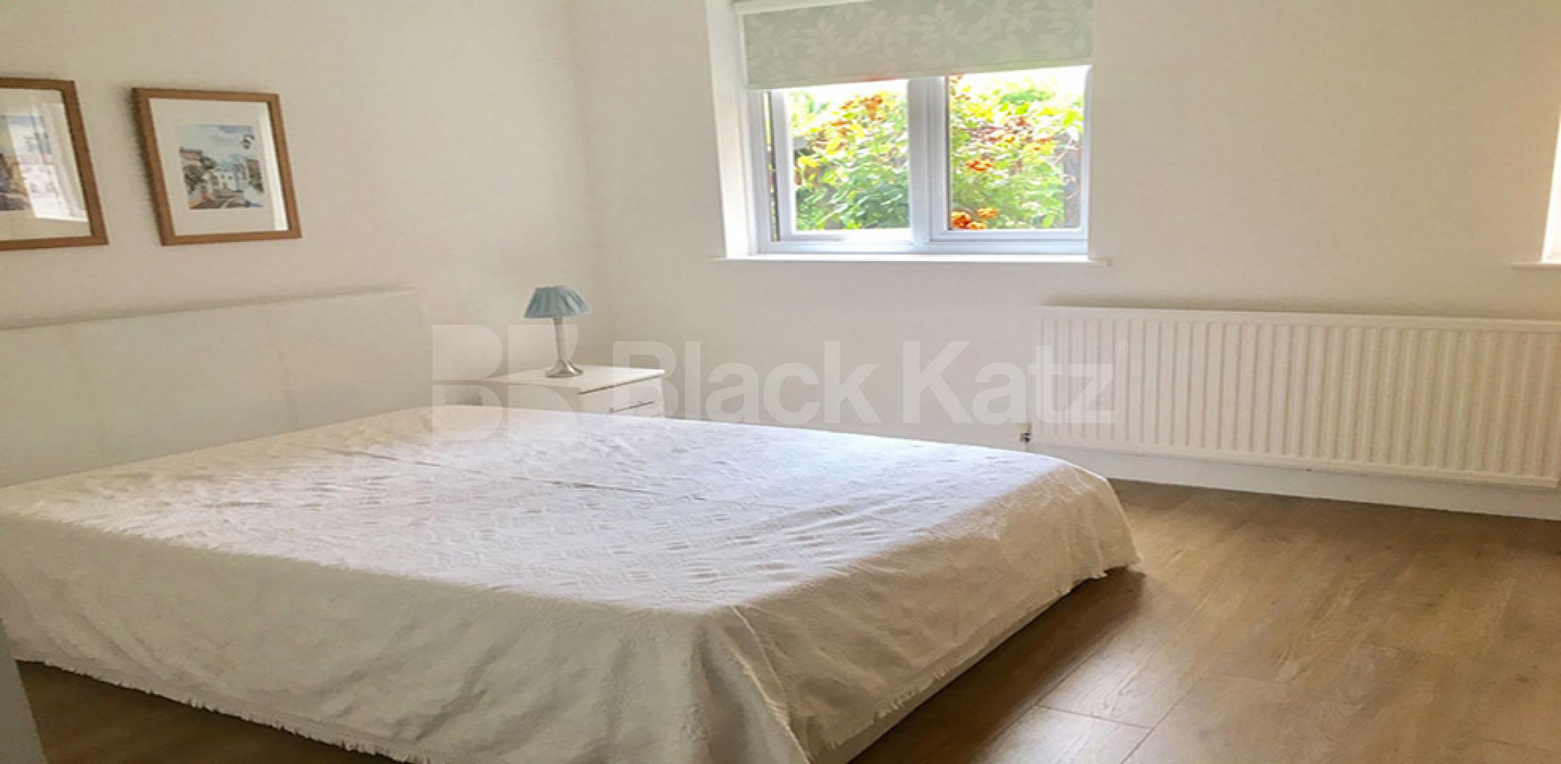 			UNDER OFFER    , 1 Bedroom, 1 bath, 1 reception Apartment			 Crosslet vale, Greenwich