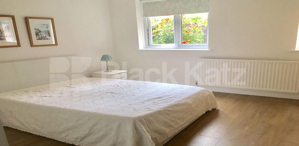 			UNDER OFFER    , 1 Bedroom, 1 bath, 1 reception Apartment			 Crosslet vale, Greenwich