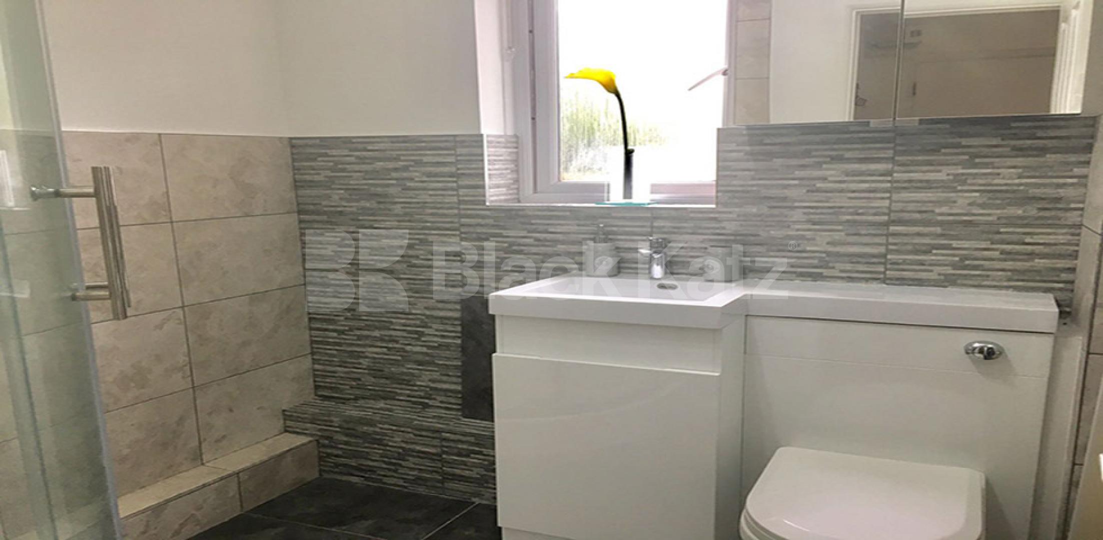 			UNDER OFFER    , 1 Bedroom, 1 bath, 1 reception Apartment			 Crosslet vale, Greenwich