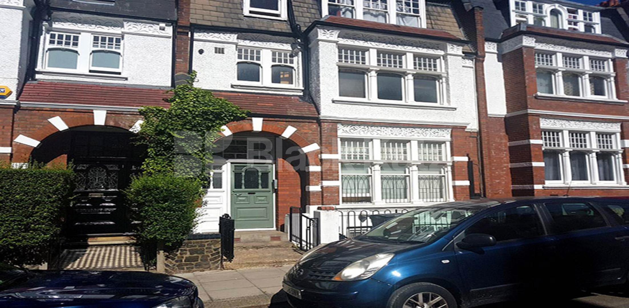			FANTASTIC LARGE 3 BED IN HAMPSTEAD!, 3 Bedroom, 1 bath, 1 reception Ground Floor Flat			 Glenmore Road, BELSIZE PARK