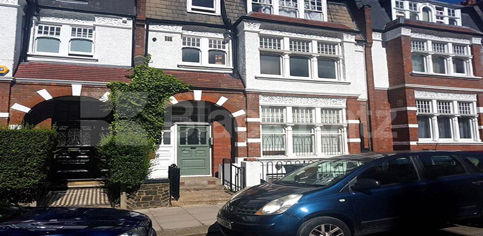 			FANTASTIC LARGE 3 BED IN HAMPSTEAD!, 3 Bedroom, 1 bath, 1 reception Ground Floor Flat			 Glenmore Road, BELSIZE PARK