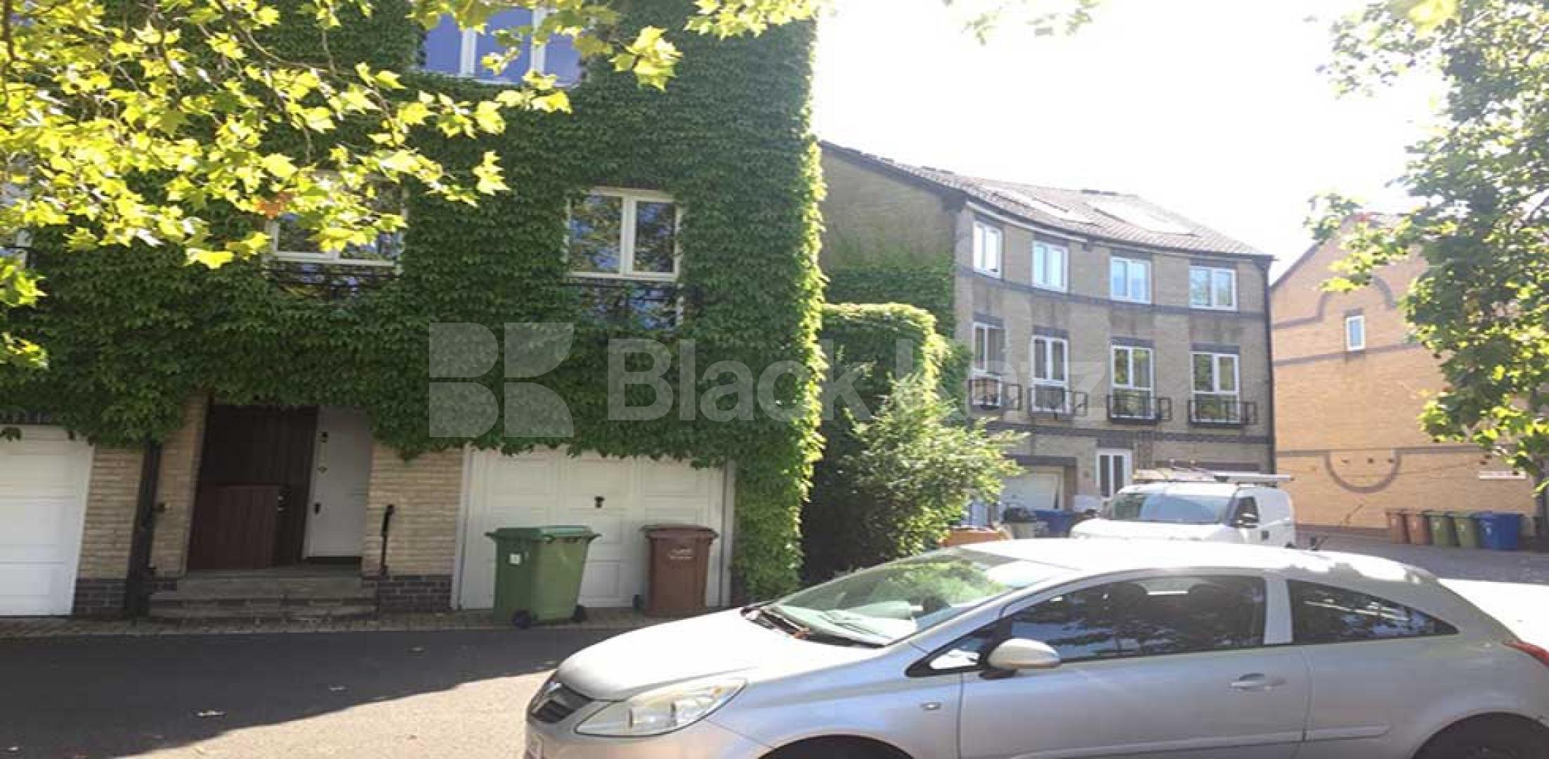 			UNDER OFFER    , 4 Bedroom, 1 bath, 1 reception Terraced House			 Bray Crescent SE16, Canada Water