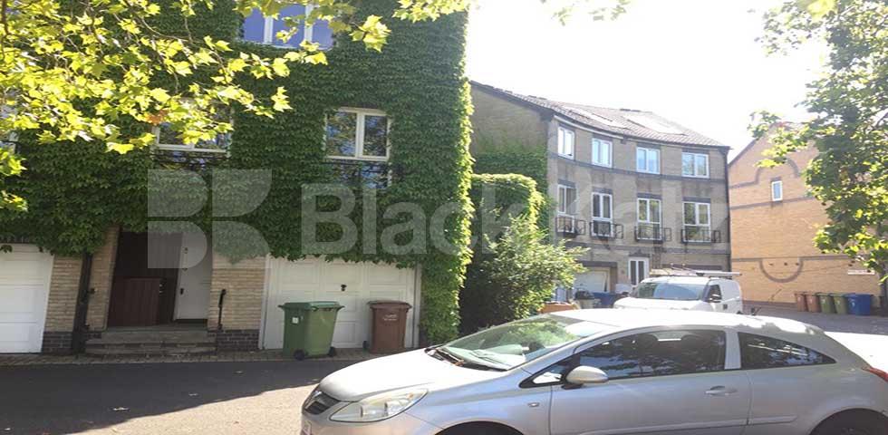 			UNDER OFFER    , 4 Bedroom, 1 bath, 1 reception Terraced House			 Bray Crescent SE16, Canada Water