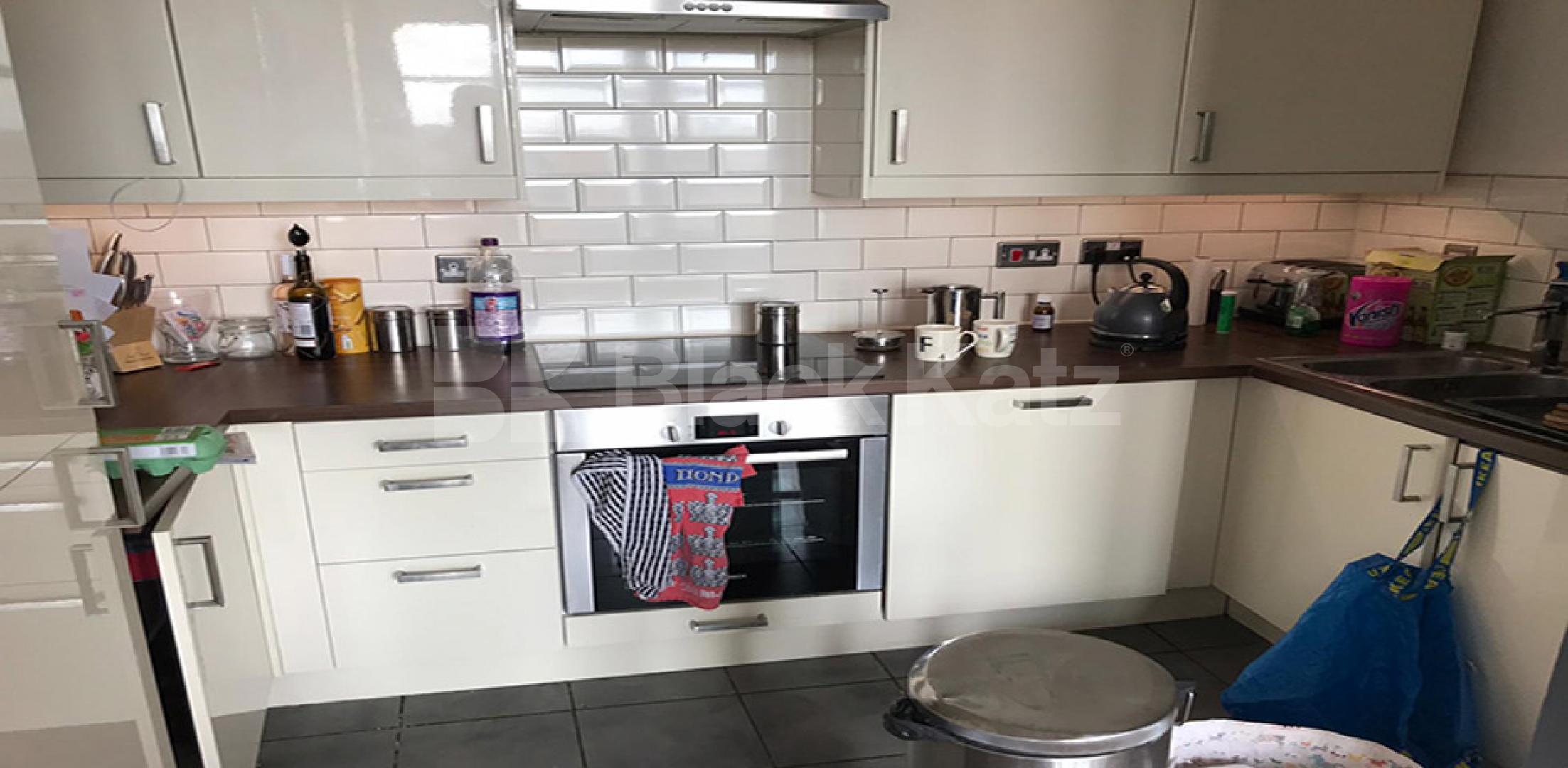 			UNDER OFFER , 2 Bedroom, 1 bath, 1 reception Apartment			 Metro Central Heights, Newington Causeway, Elephant & Castle