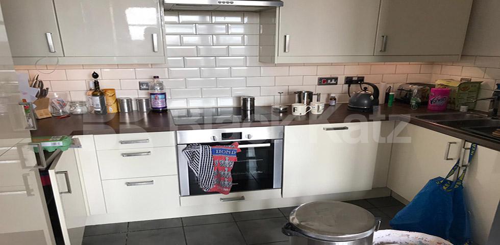 			UNDER OFFER , 2 Bedroom, 1 bath, 1 reception Apartment			 Metro Central Heights, Newington Causeway, Elephant & Castle