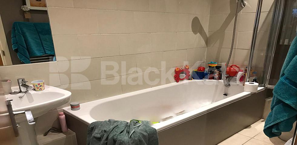 			UNDER OFFER , 2 Bedroom, 1 bath, 1 reception Apartment			 Metro Central Heights, Newington Causeway, Elephant & Castle