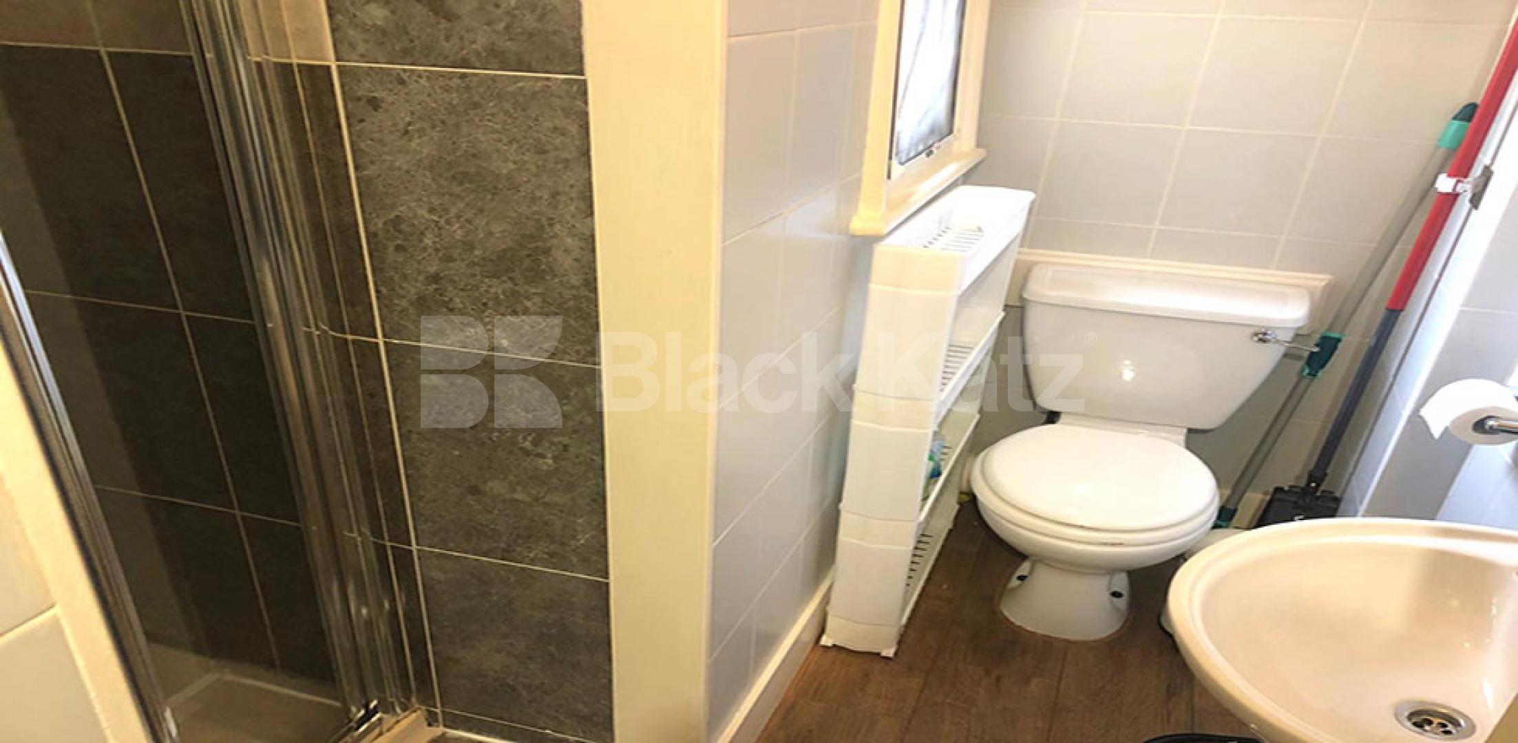 Spacious refurbished studio set in a victorian house conversion Mercers Road, Tufnell Park