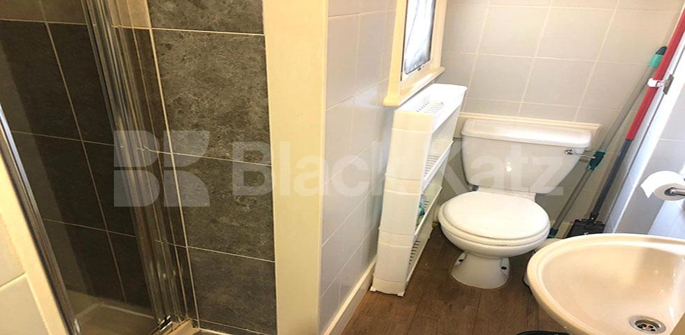 Spacious refurbished studio set in a victorian house conversion Mercers Road, Tufnell Park