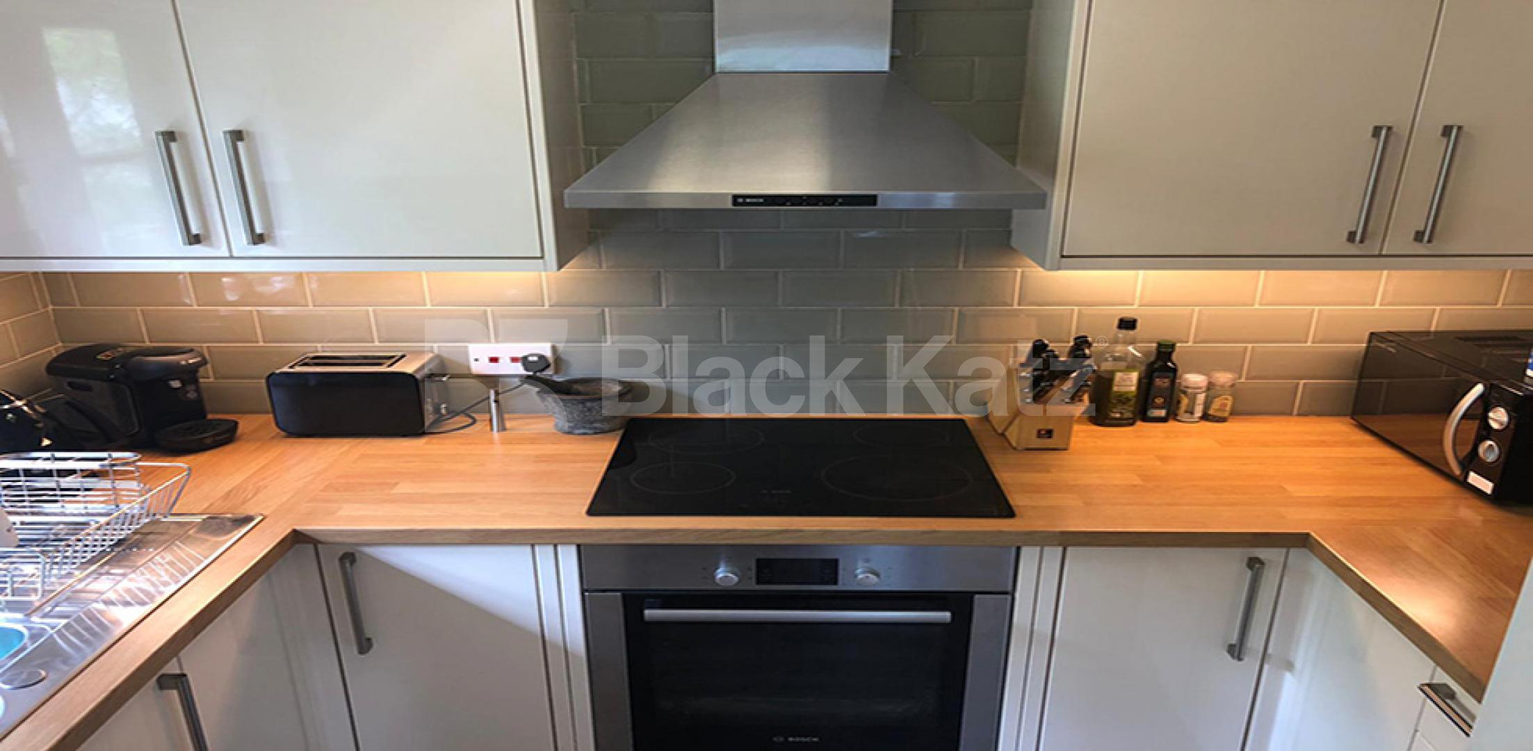 			2 Bedroom, 1 bath, 1 reception Flat			 Pages Hill, MUSWELL HILL