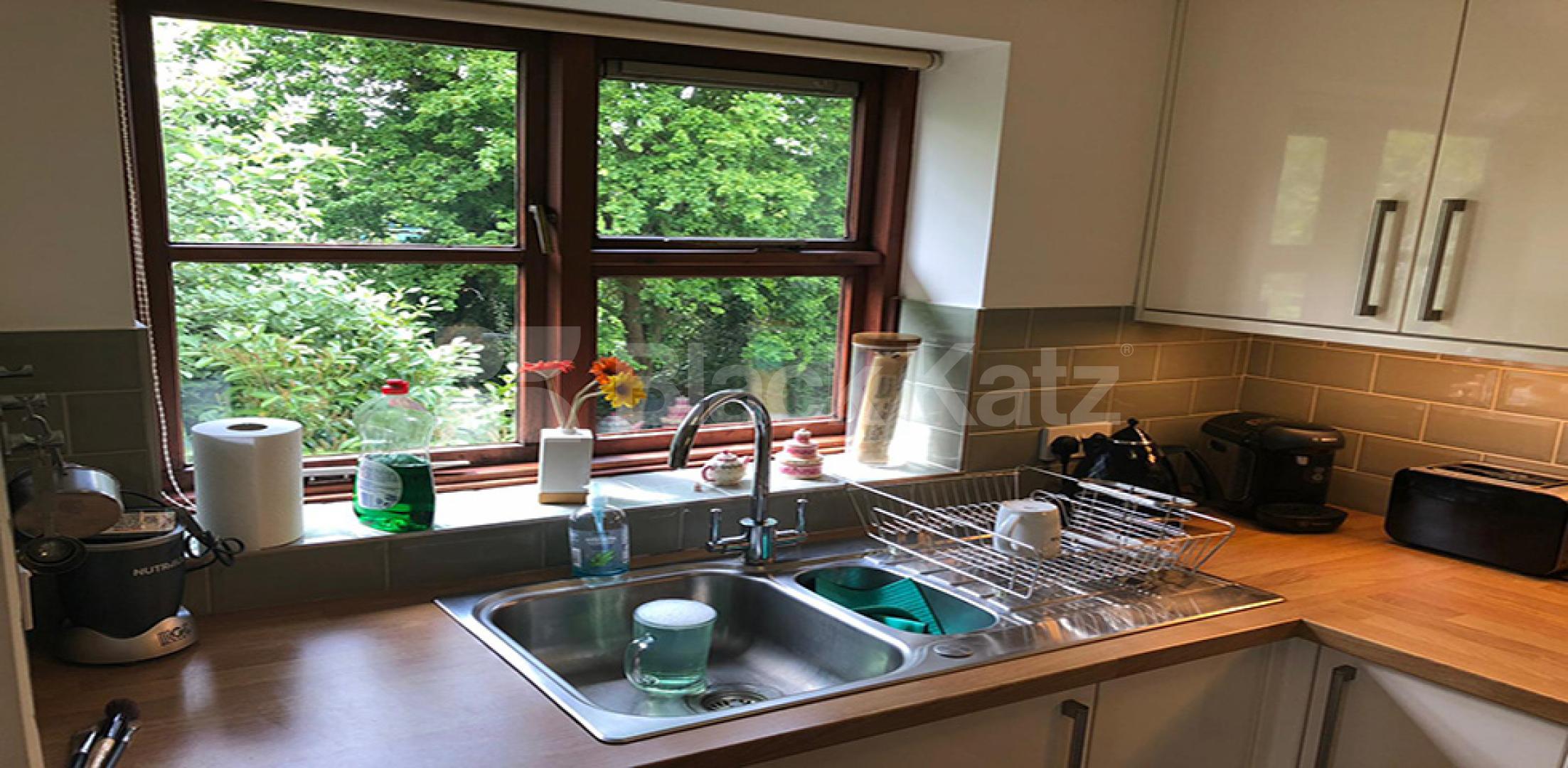 			2 Bedroom, 1 bath, 1 reception Flat			 Pages Hill, MUSWELL HILL