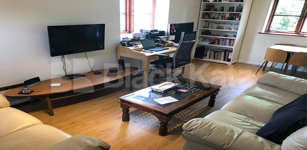 			2 Bedroom, 1 bath, 1 reception Flat			 Pages Hill, MUSWELL HILL